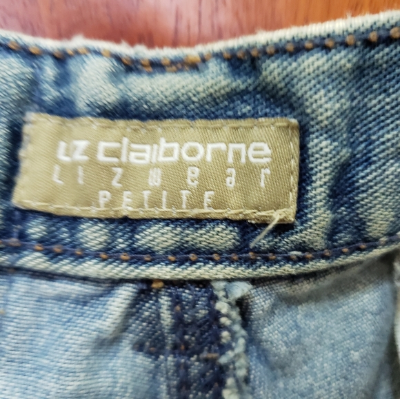 Liz Claiborne distressed mom's jeans. - Picture 6 of 11